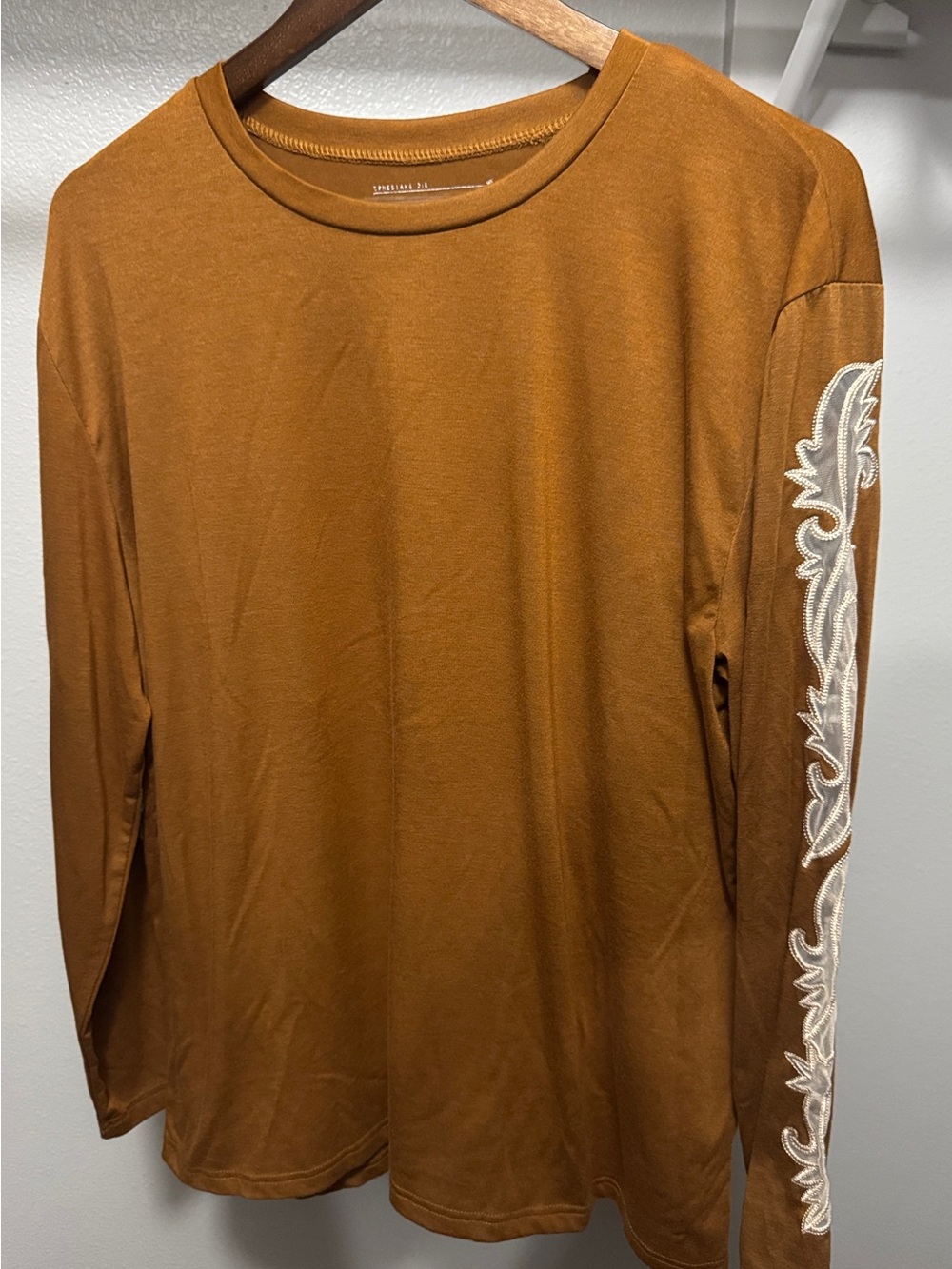 2 Fly Saddle color with boot stitch design sleeves